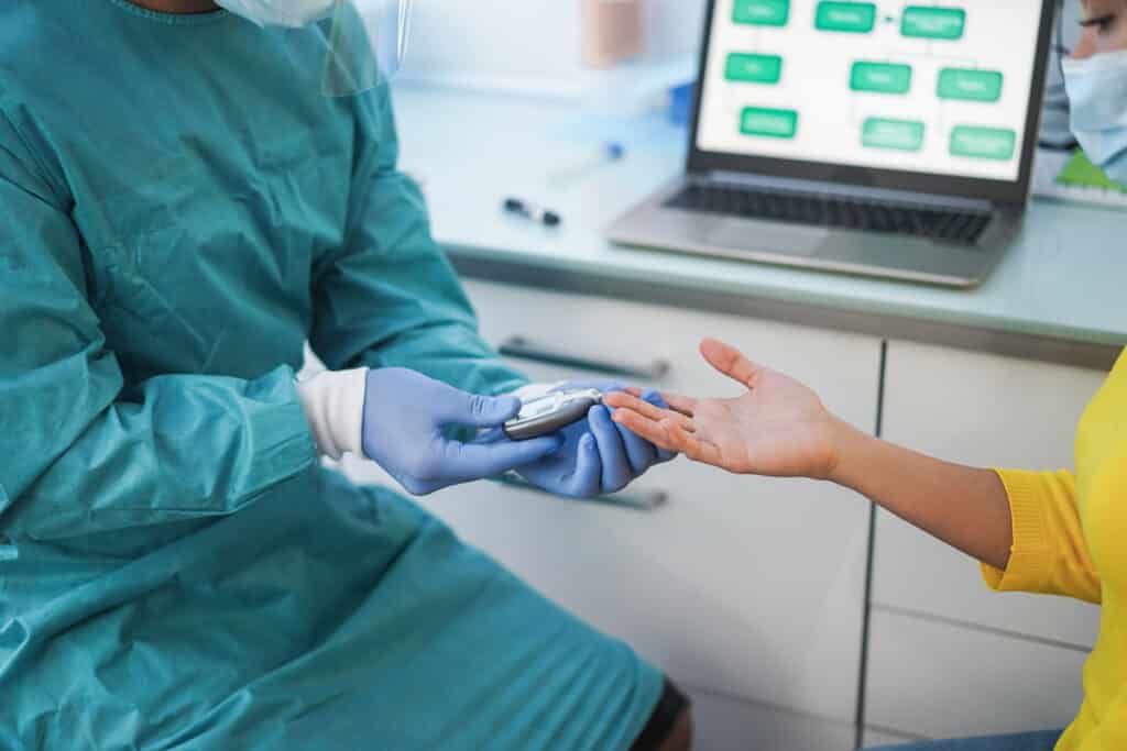 doctor check patients diabetes